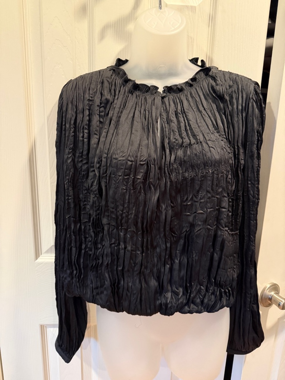Current Air Crinkled Textured Women's
Ruched Blouse in Black, size S. NWOT